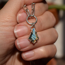 Load image into Gallery viewer, Labradorite Prong Necklace